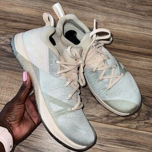 Nike Women’s Metcon Flyknit 3 Sneakers Size 11 Metallic Silver Pink